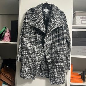 Glamorous, Small, gray-white